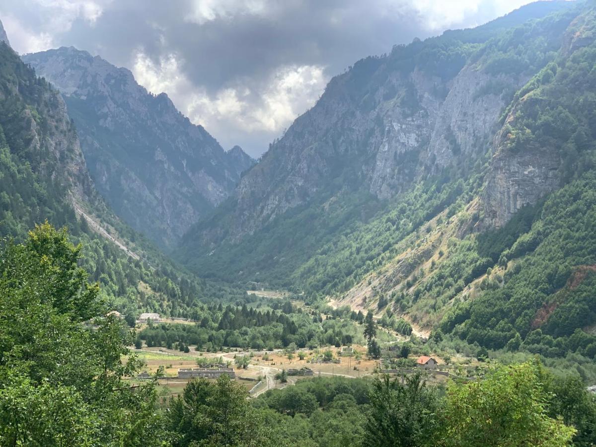 Vita Guesthouse Bajram Curri Esterno foto