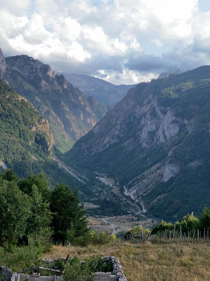 Vita Guesthouse Bajram Curri Esterno foto