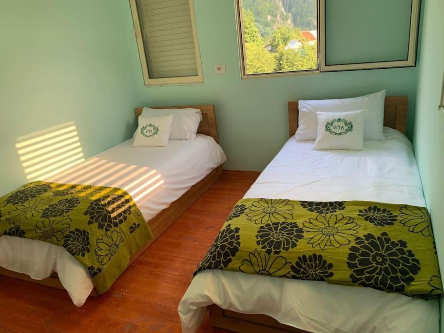 Vita Guesthouse Bajram Curri Esterno foto