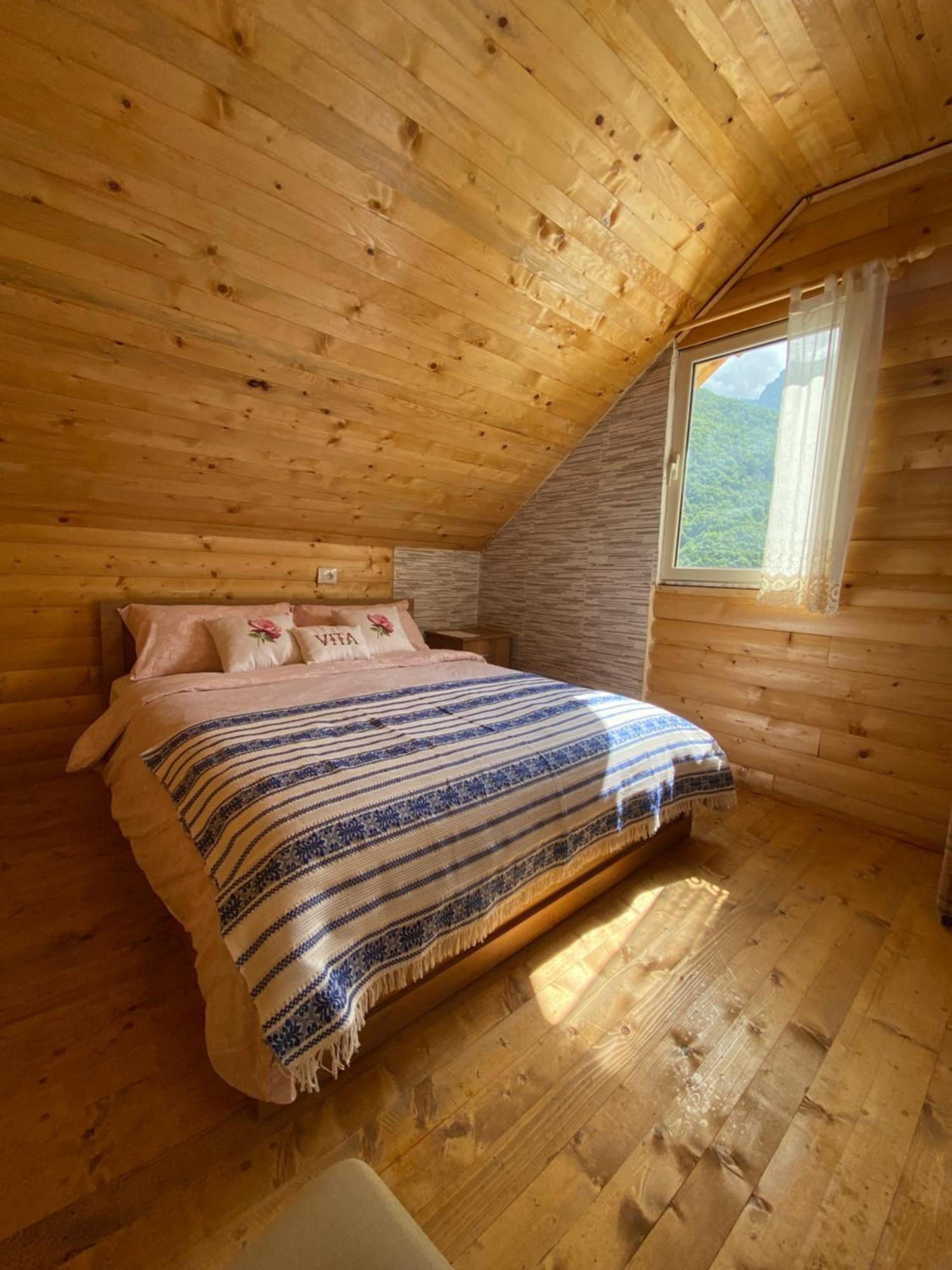 Vita Guesthouse Bajram Curri Esterno foto