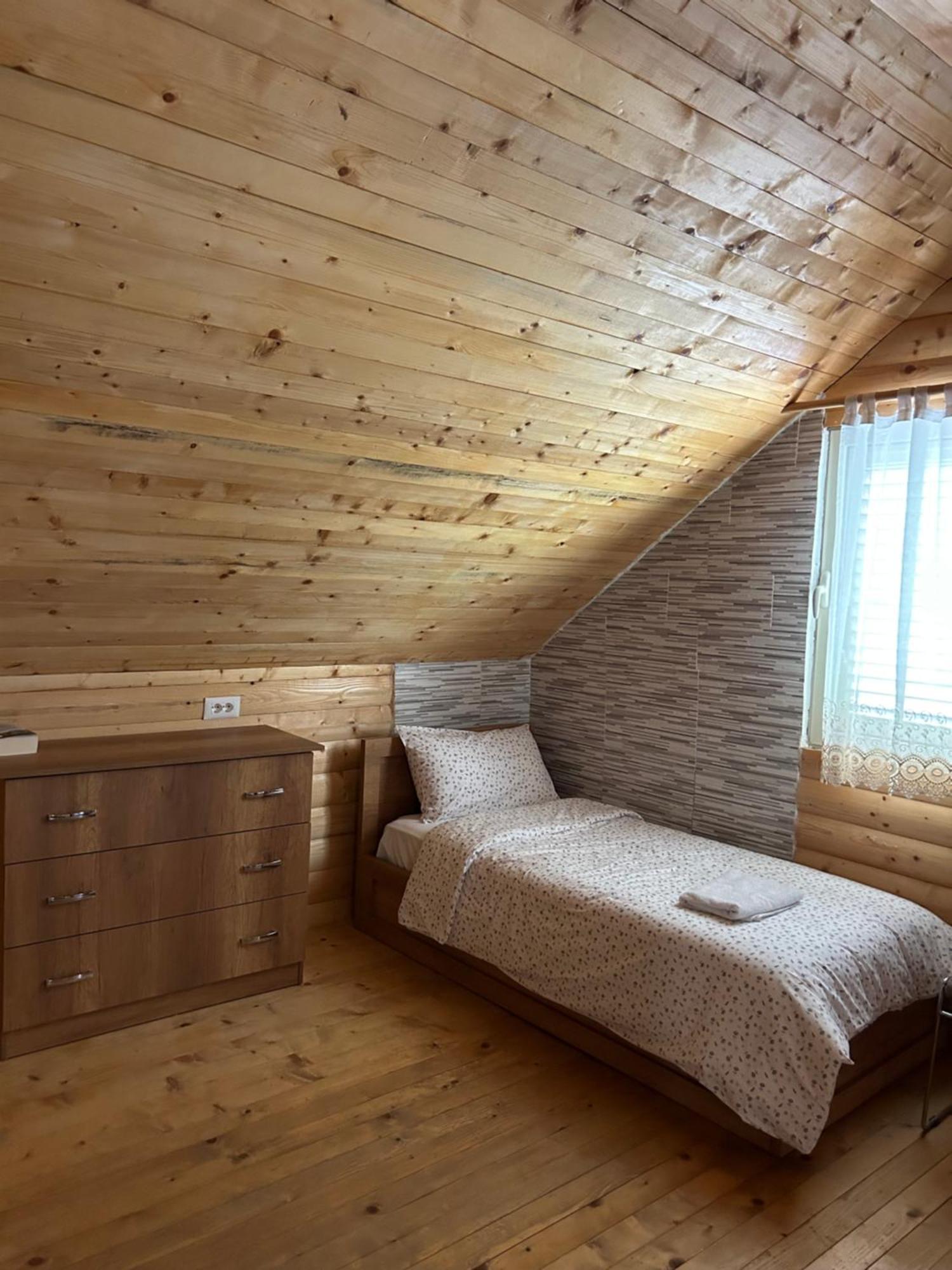 Vita Guesthouse Bajram Curri Esterno foto