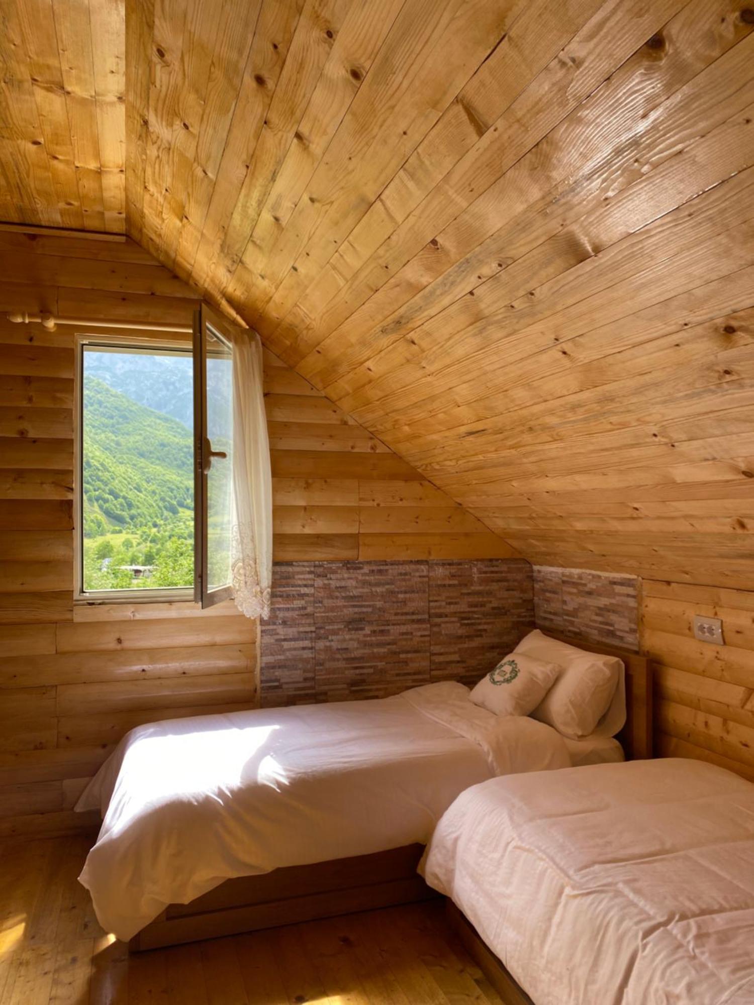 Vita Guesthouse Bajram Curri Esterno foto