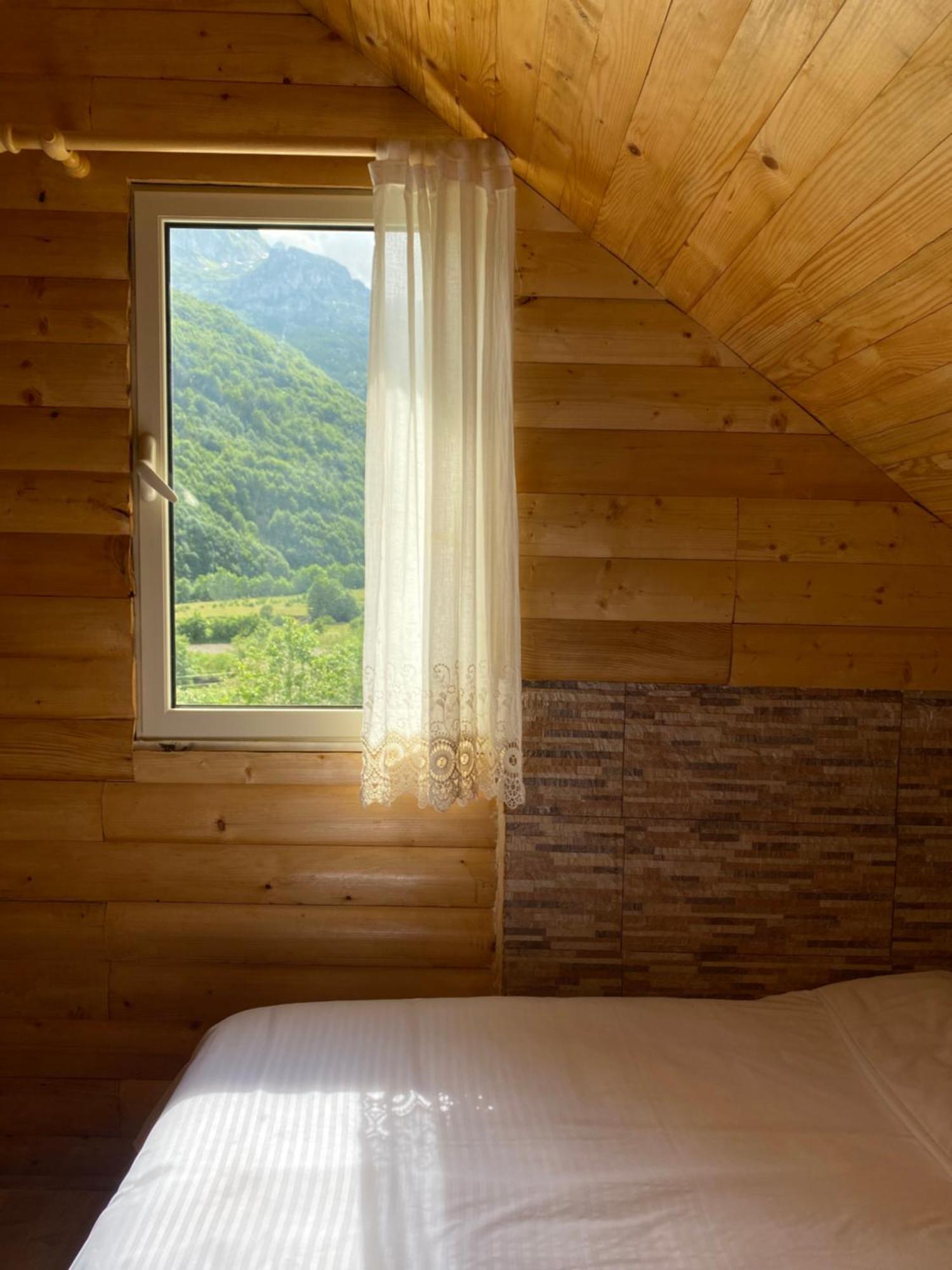 Vita Guesthouse Bajram Curri Esterno foto