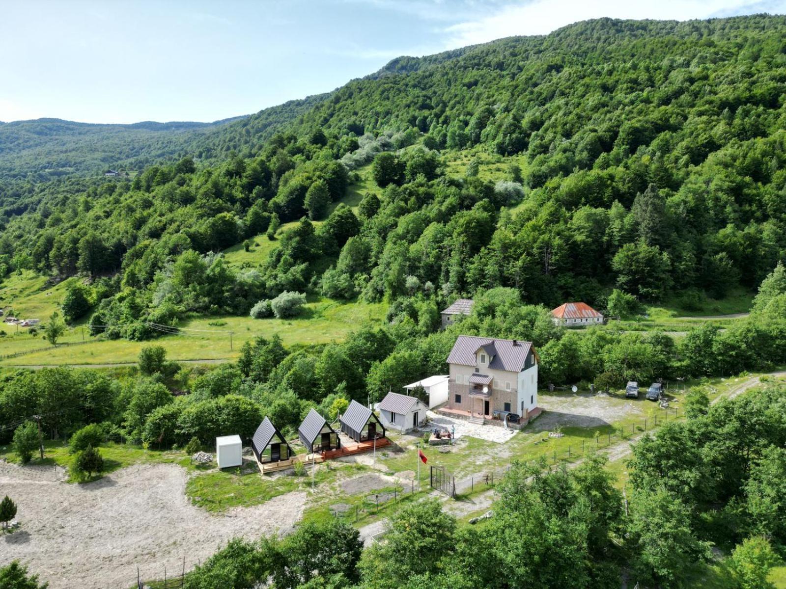Vita Guesthouse Bajram Curri Esterno foto
