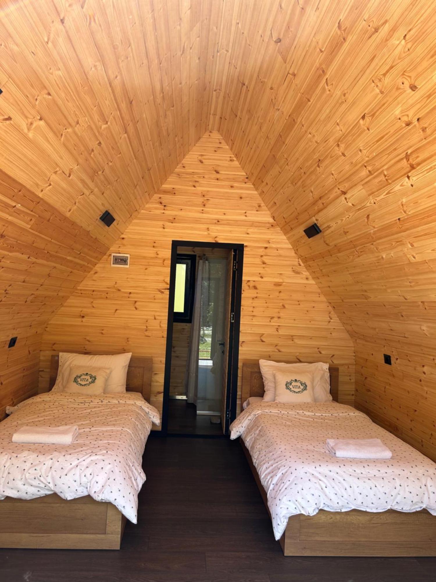 Vita Guesthouse Bajram Curri Esterno foto