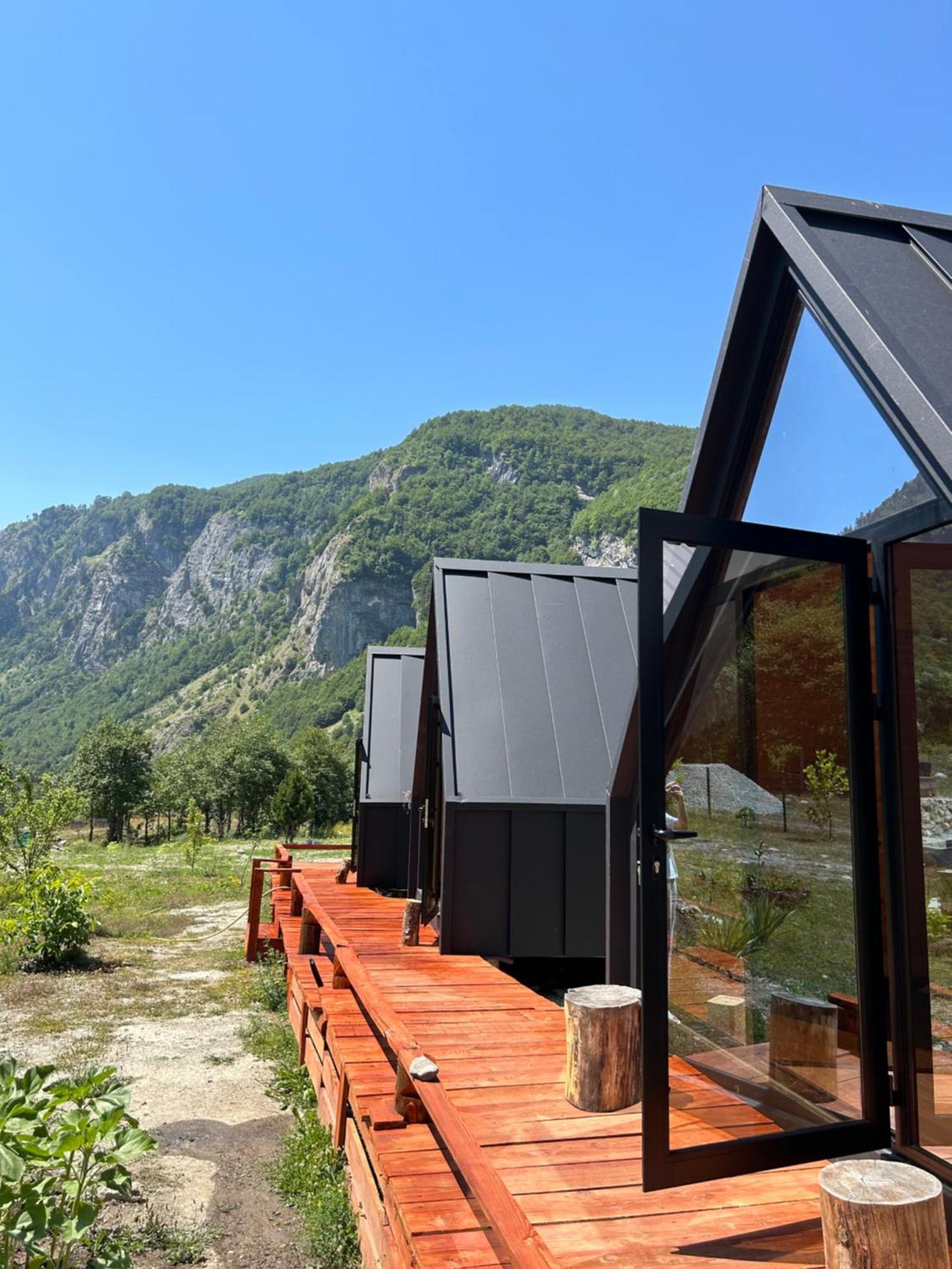 Vita Guesthouse Bajram Curri Esterno foto