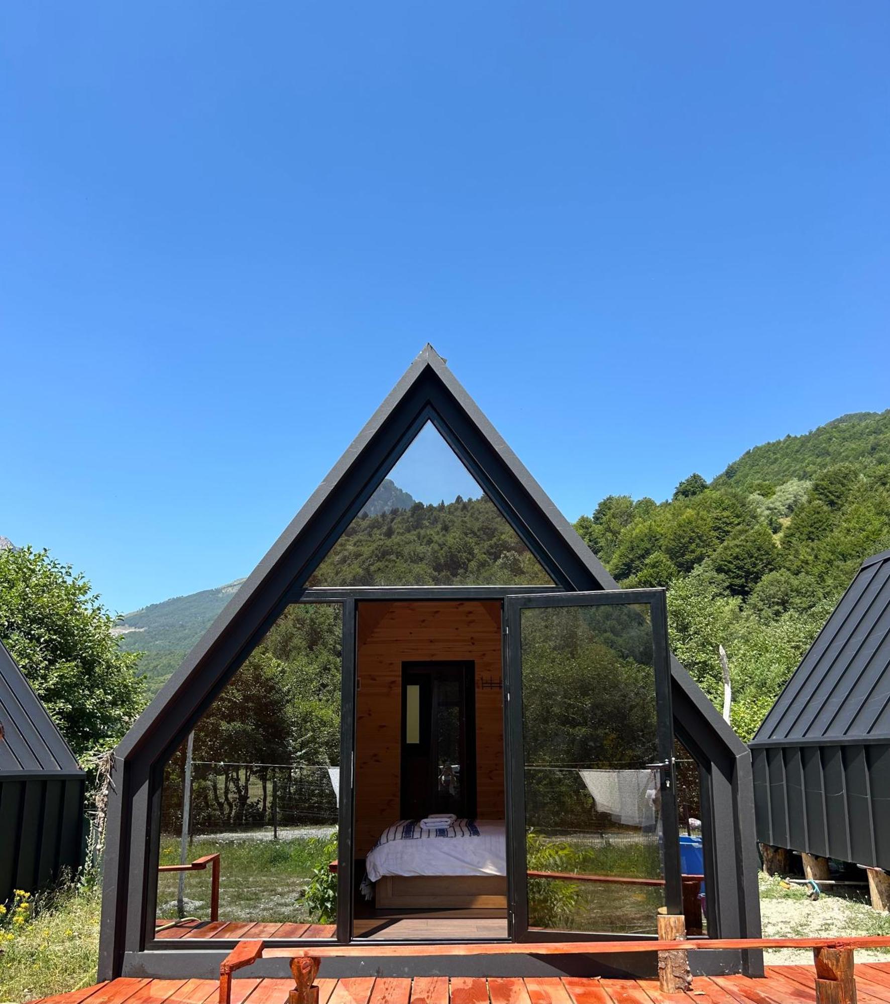 Vita Guesthouse Bajram Curri Esterno foto